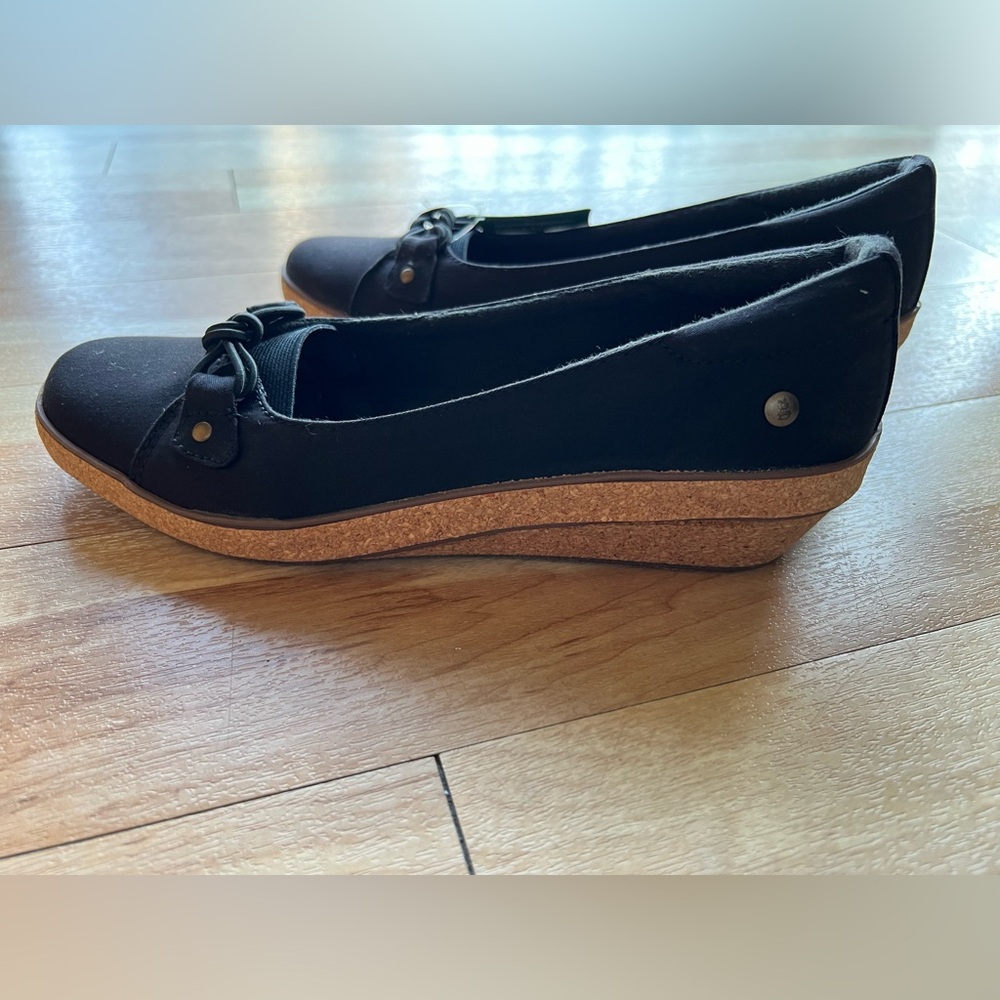 Brand new black and Grasshoppers with a tan trim. Size: 7M